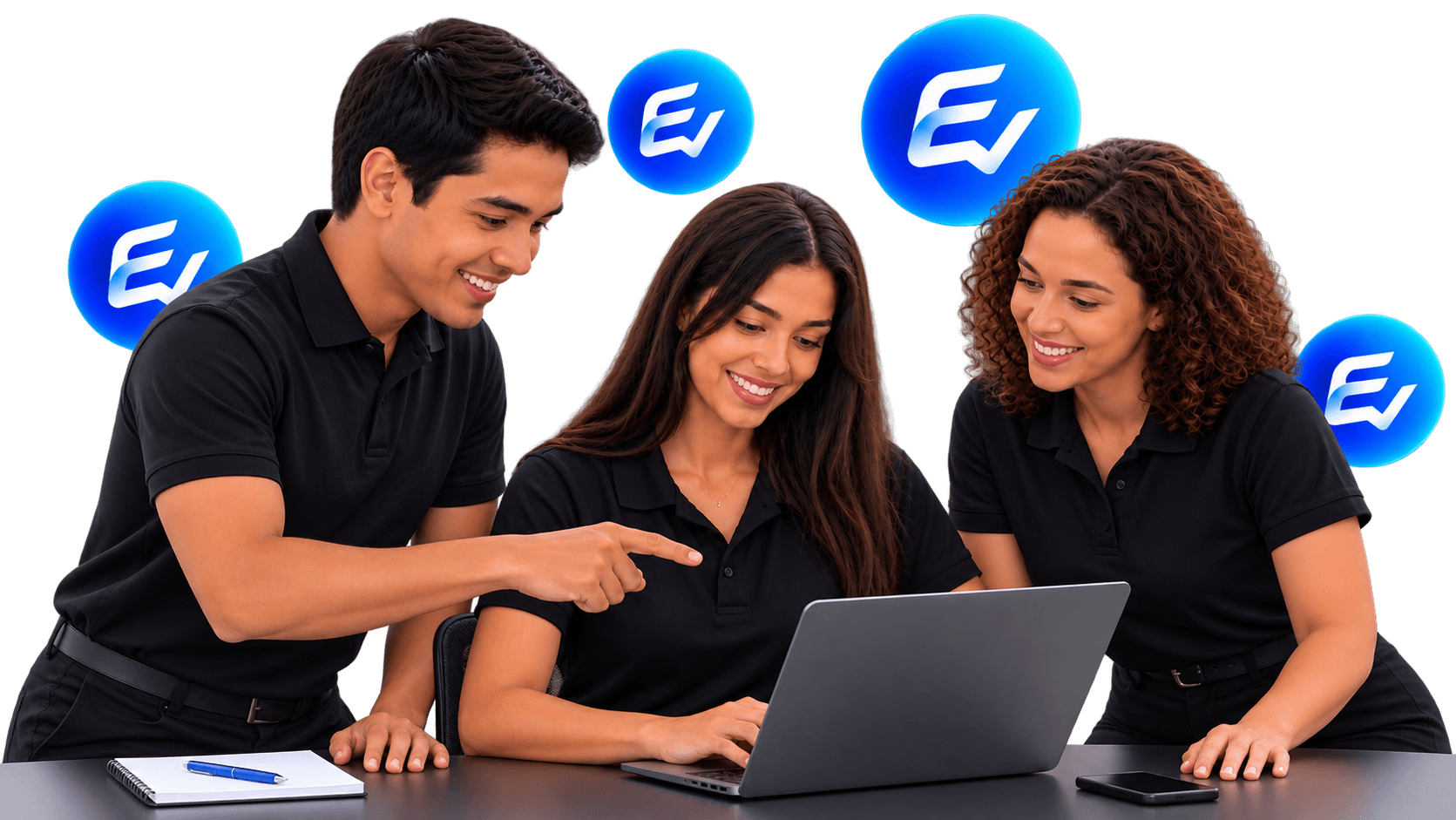 Equipe da Efetua reunida em frente ao notebook